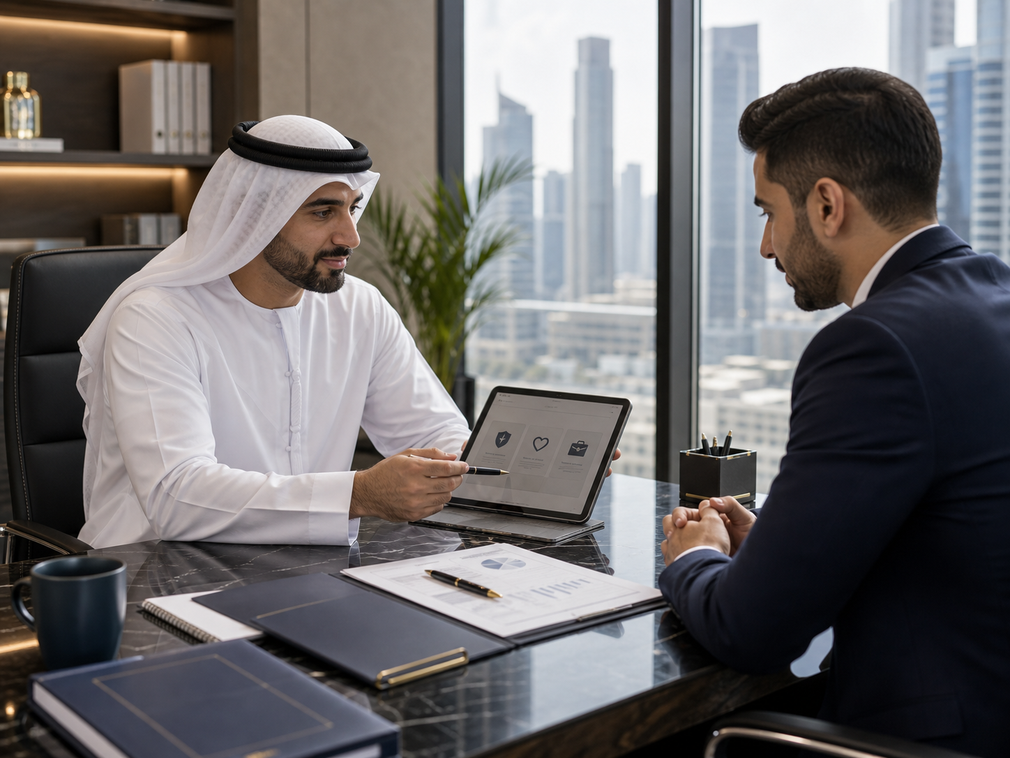 اجتماع أعمال احترافي في مكتب داخل الإمارات